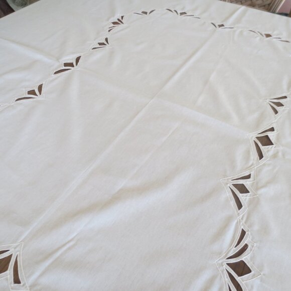 Large Formal Wilton Court Bone Art Deco Style Tablecloth 68" x 104" - Picture 5 of 8